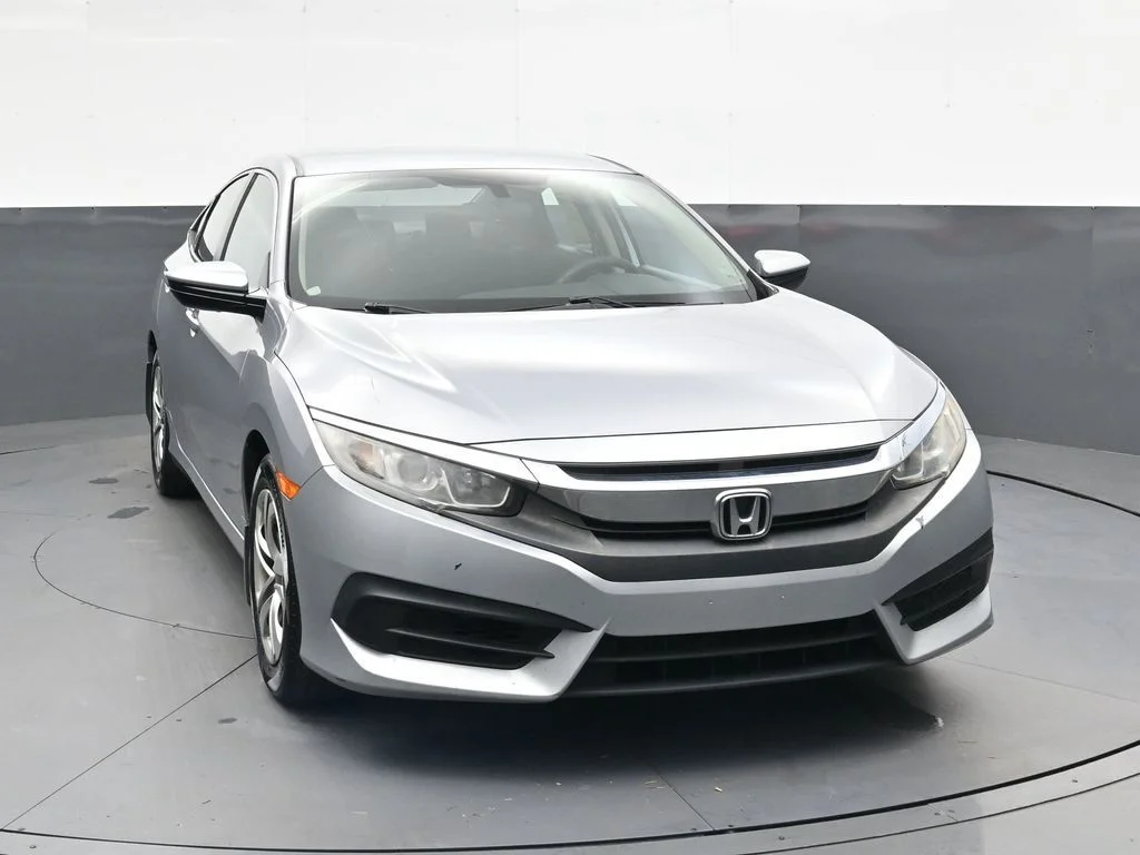 Used 2018  Honda LX image 13