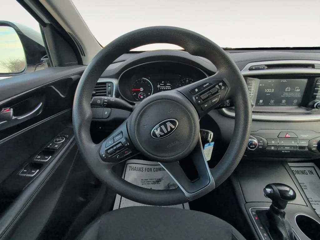 Used 2018 White Kia LX image 11