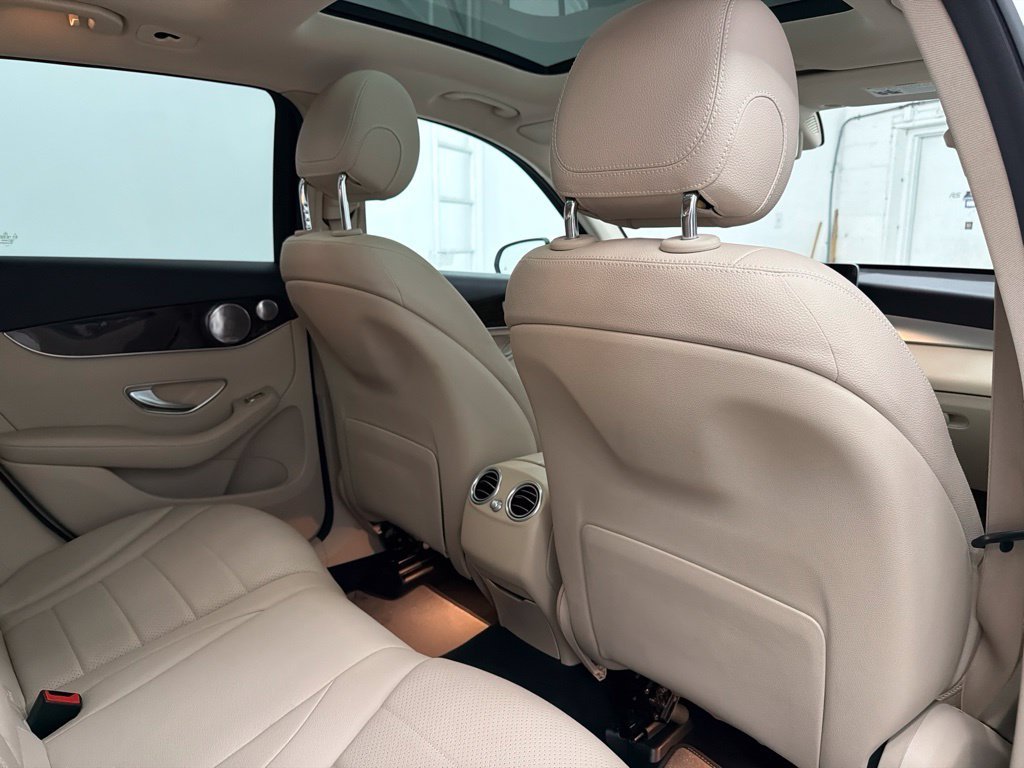 Used 2020 White Mercedes-Benz GLC 300 image 27