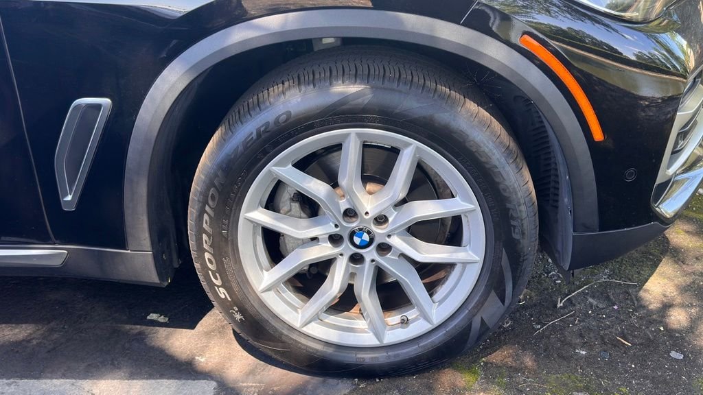 Used 2021 Jet Black BMW xDrive40i image 4