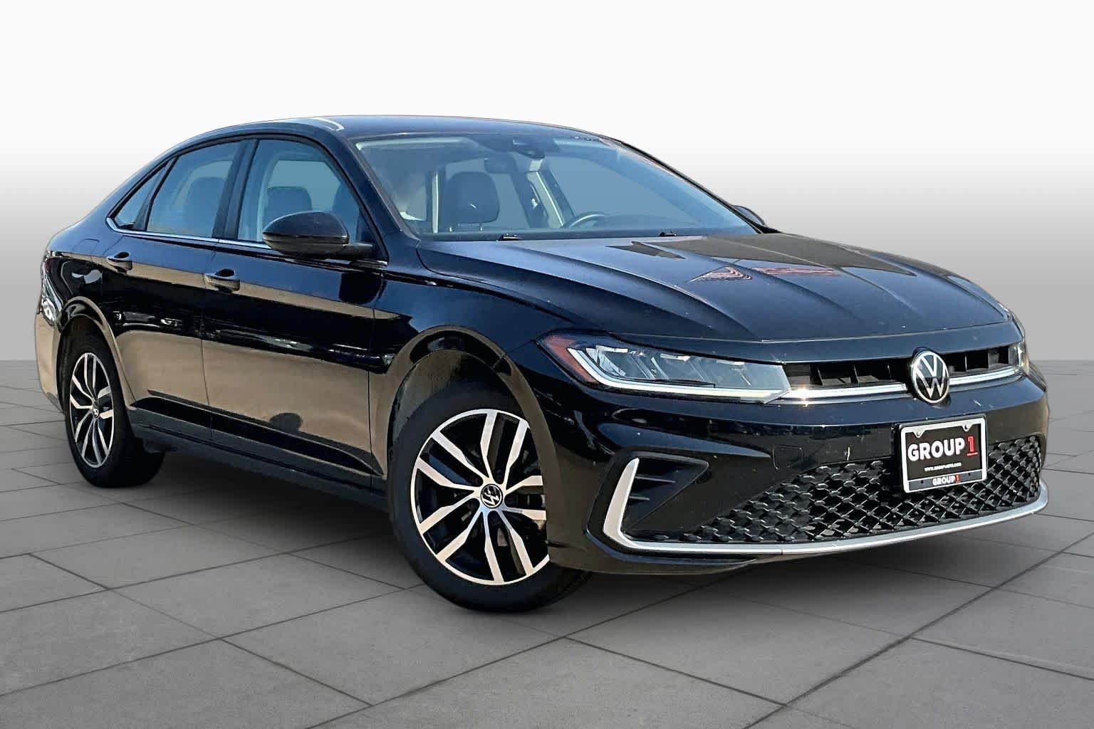 Used 2025 Monterey Blue Volkswagen SE image 2