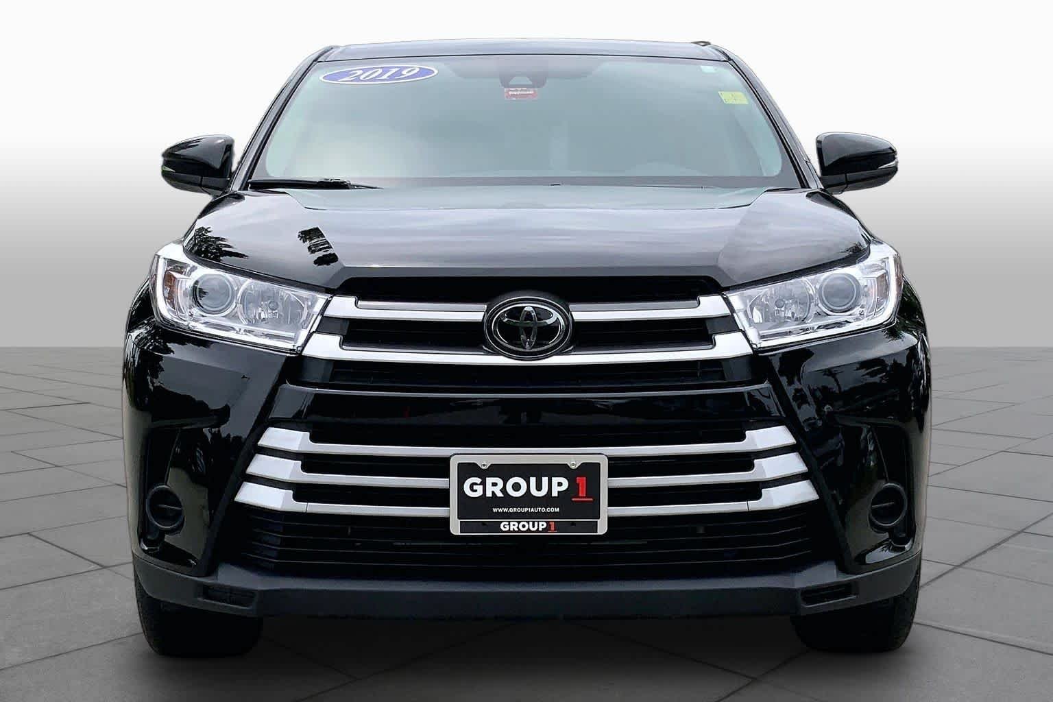 Used 2019 Midnight Black Metallic Toyota LE image 4