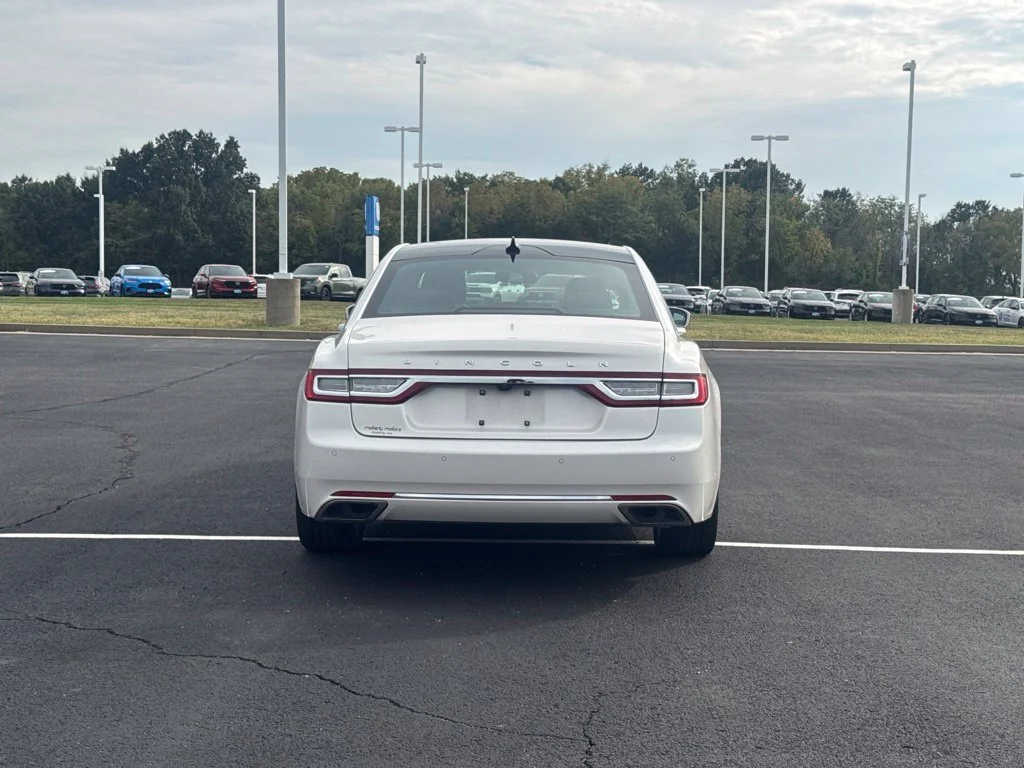 Used 2018 White Lincoln Select image 13