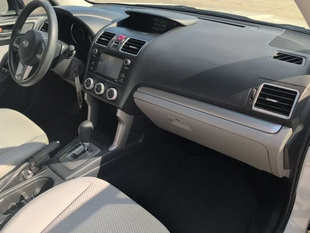 Used 2018 White Subaru 2.5i image 28