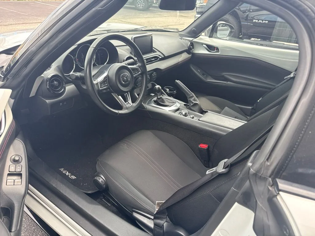 Used 2016 White Mazda Club image 18