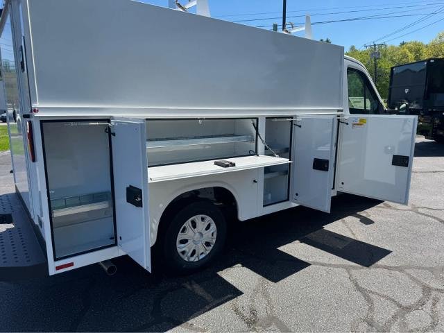 New 2026 Oxford White Ford Cutaway image 10