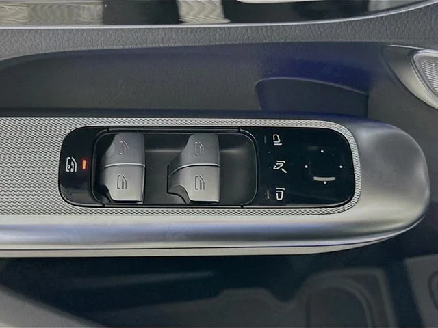 Used 2026 Gray Mercedes-Benz GLC 300 image 18