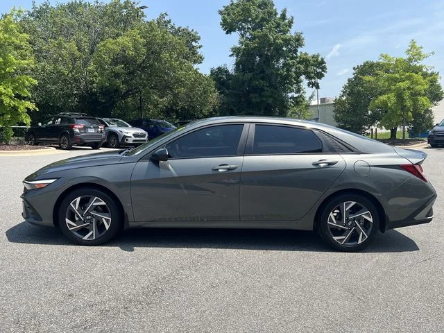 Used 2025 Gray Hyundai SEL Sport image 10