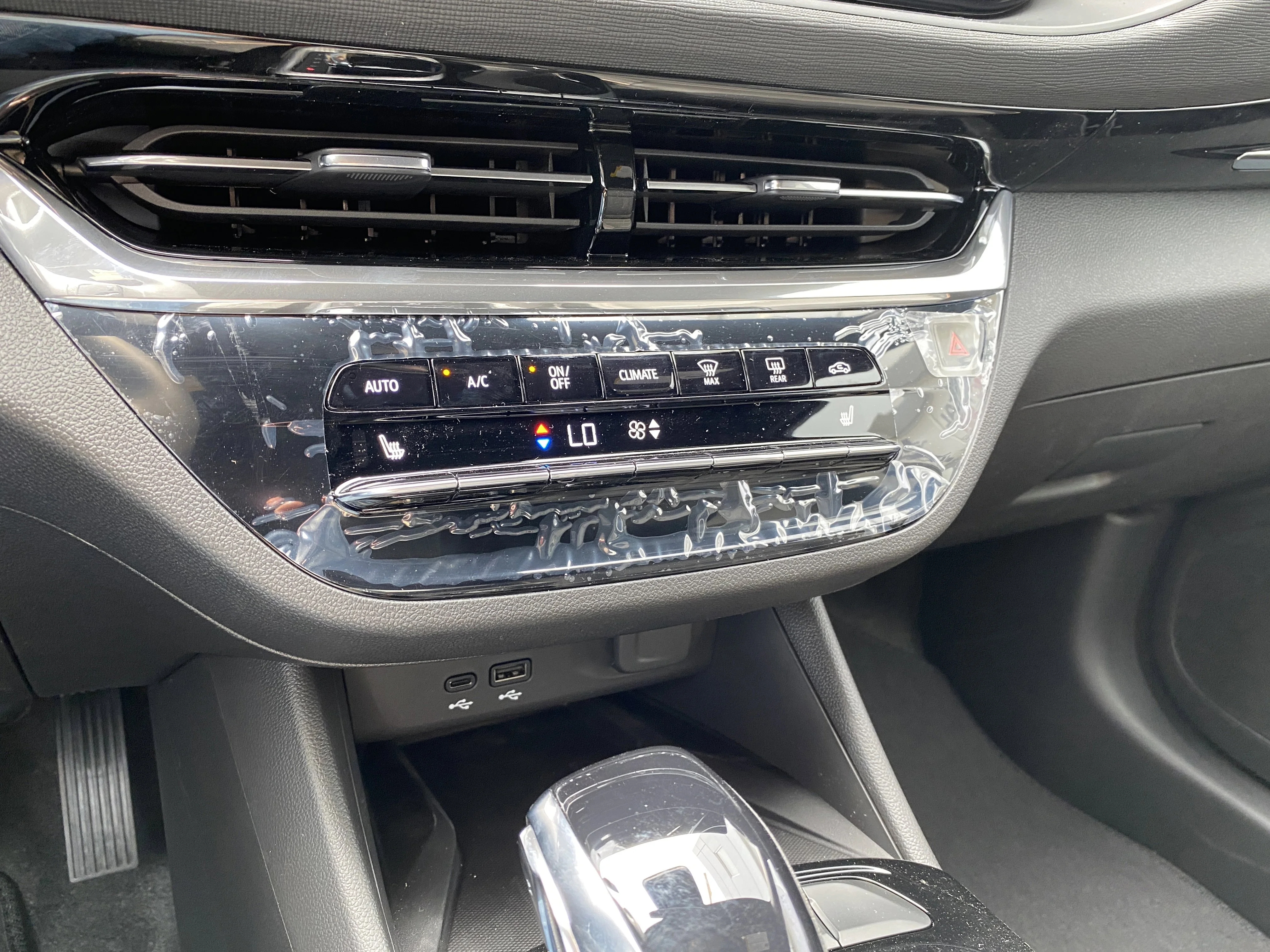 New 2026 EBONY TWILIGHT METALLIC Buick Avenir image 21