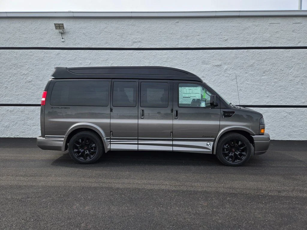 New 2025 Black Fade GMC Explorer Limited SE image 3