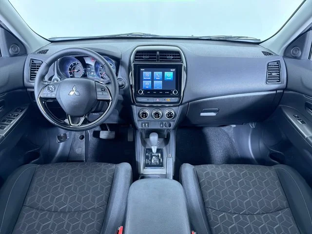 Used 2023 White Mitsubishi SE image 19