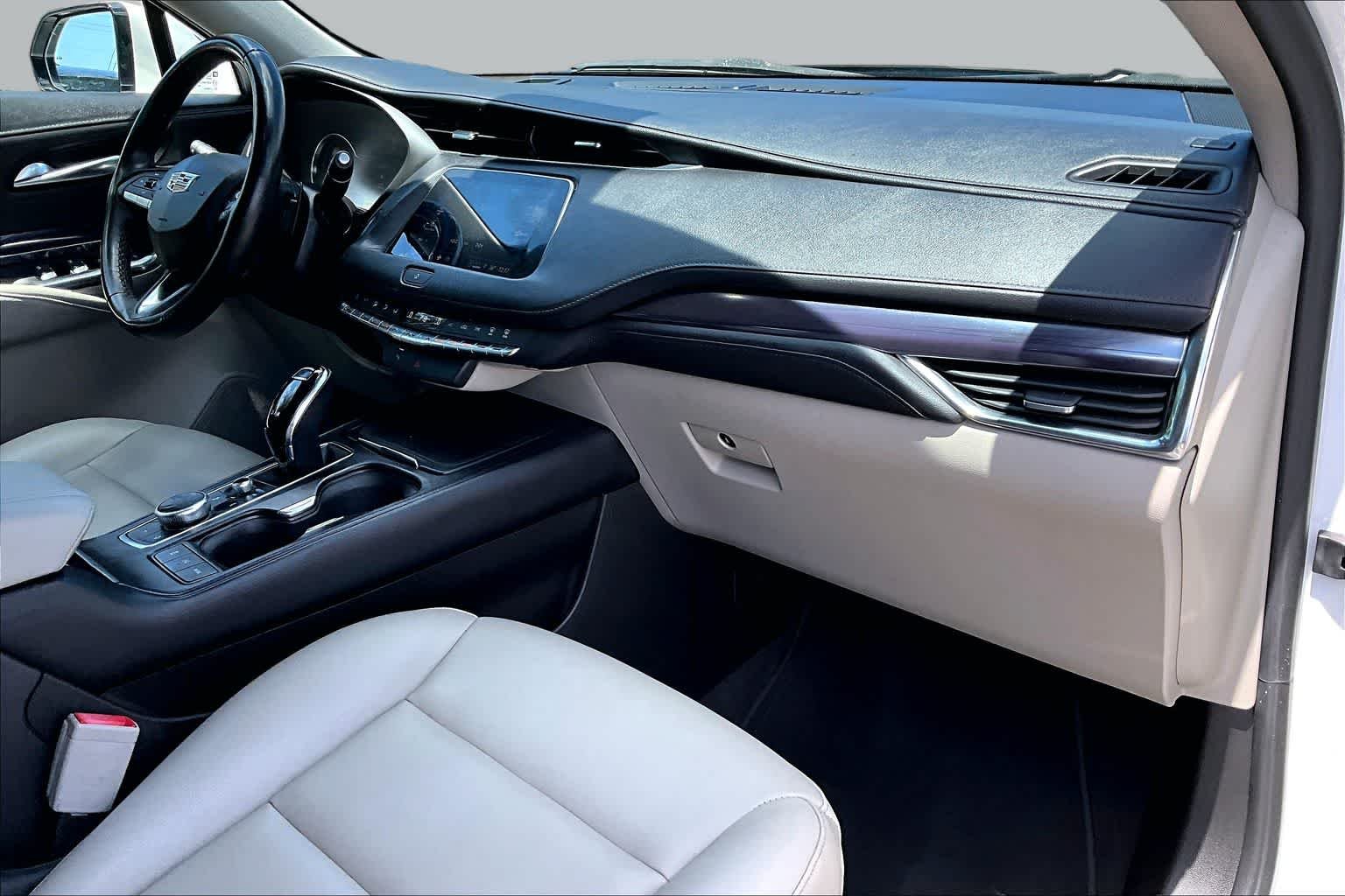 Used 2023 Crystal White Tricoat Cadillac FWD Luxury image 19