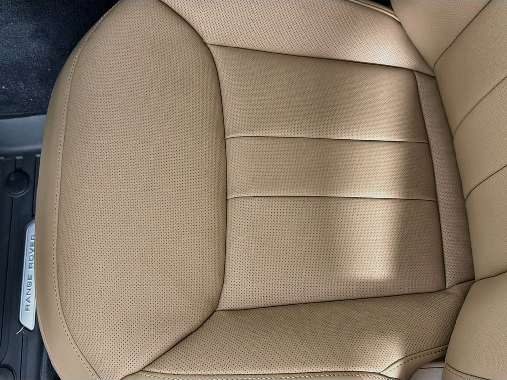 New 2027 Fuji White Land Rover SE image 20