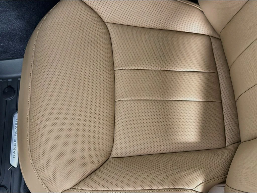 New 2027 Fuji White Land Rover SE image 20
