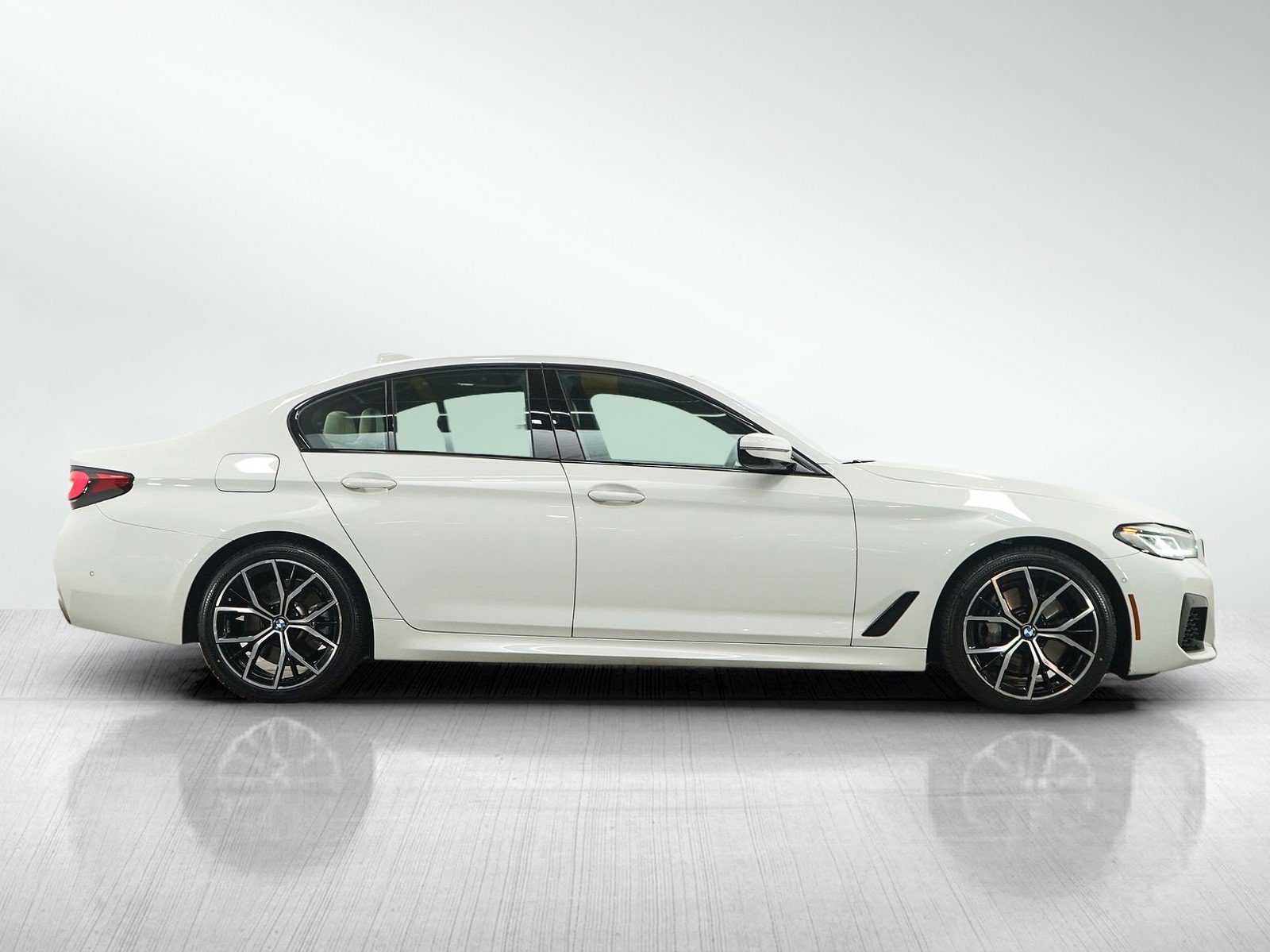 Used 2021 Alpine White BMW 540i xDrive image 6