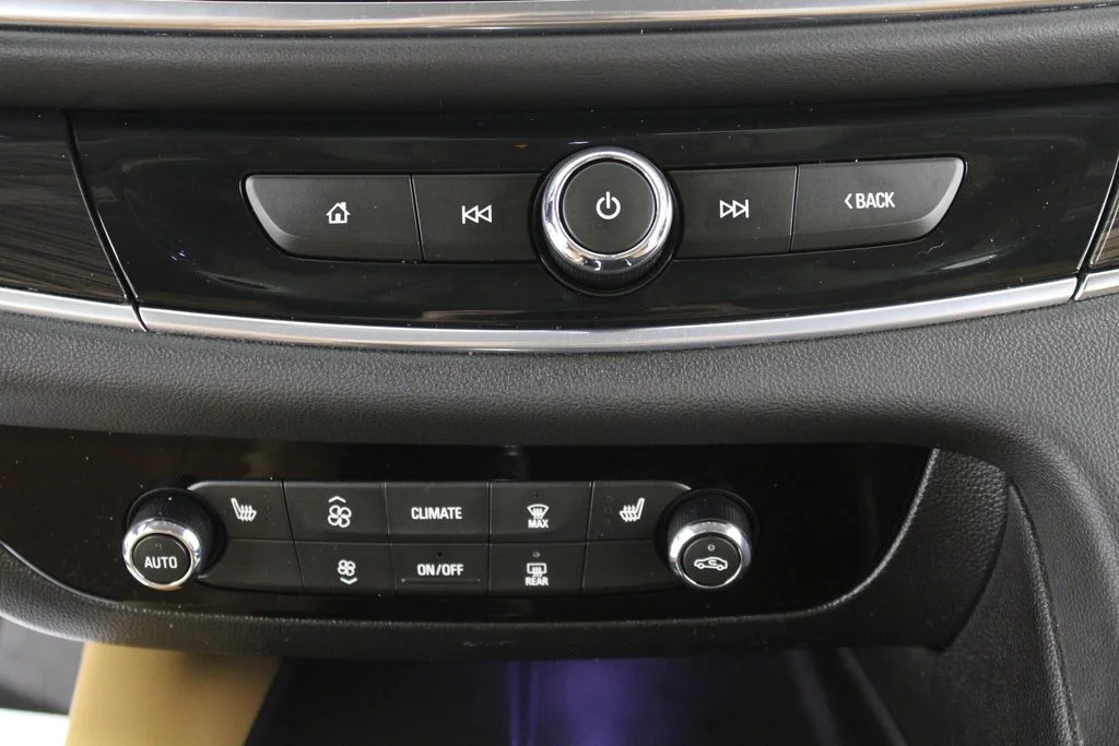 Used 2019 Brown Buick Essence image 30