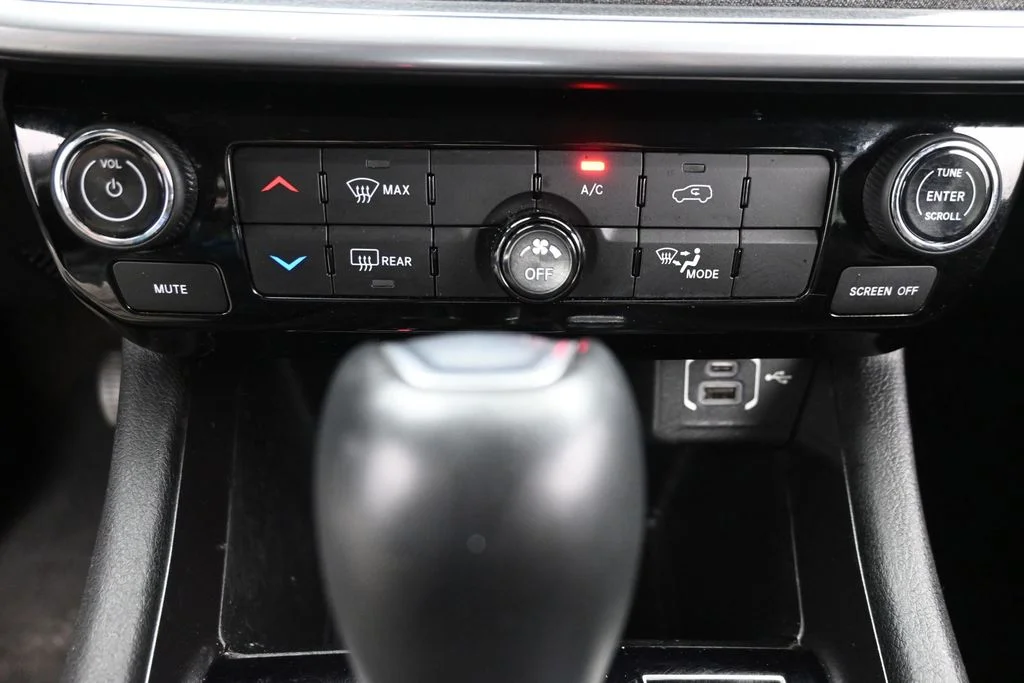 Certified Used 2022 White Jeep Latitude Lux image 17