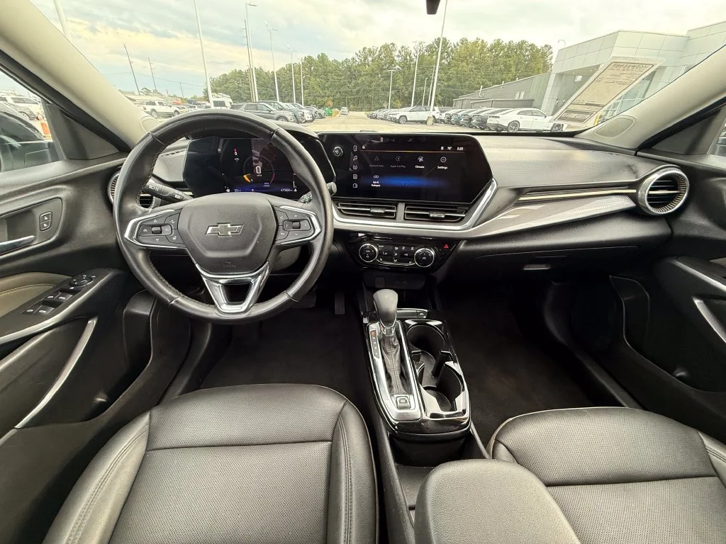 Used 2024 White Chevrolet ACTIV image 7