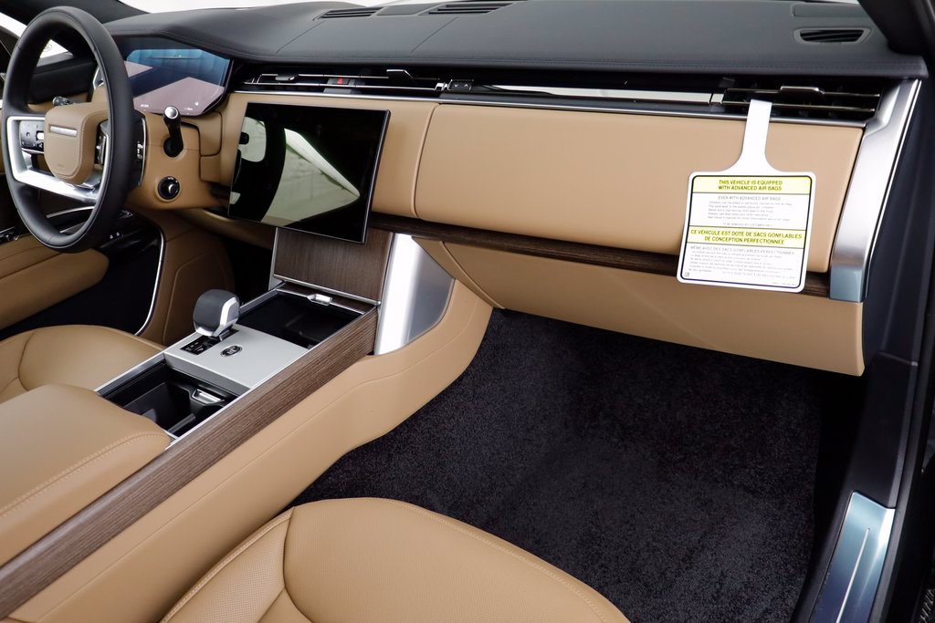 New 2026 Santorini Black LAND ROVER SE LWB 7-Seats / V8 image 23