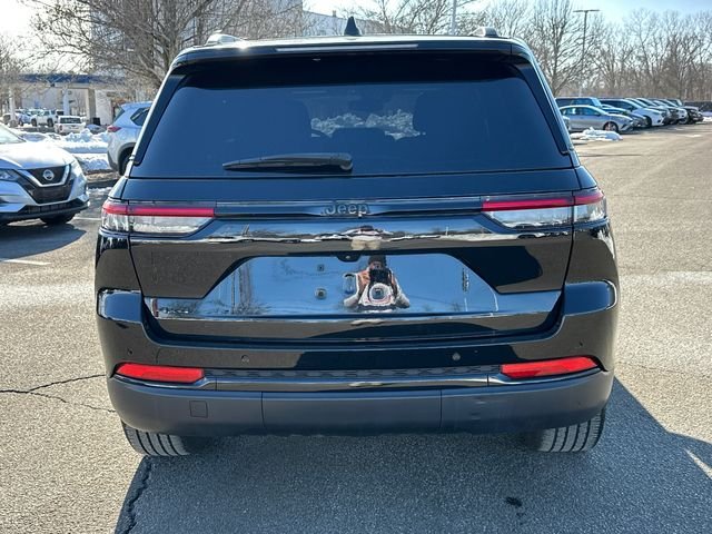 Used 2023 Black Jeep Altitude X image 3