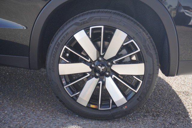 New 2025 Black Diamond Mitsubishi SE image 14