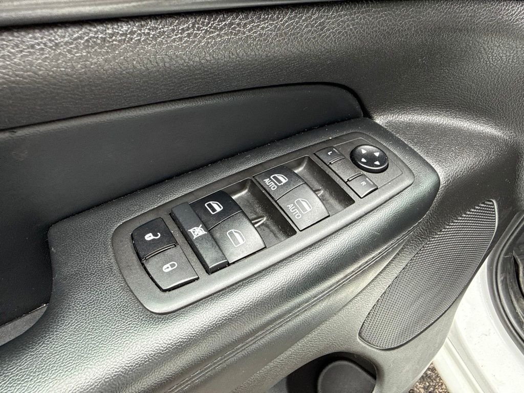 Used 2021 White Jeep Laredo X image 21