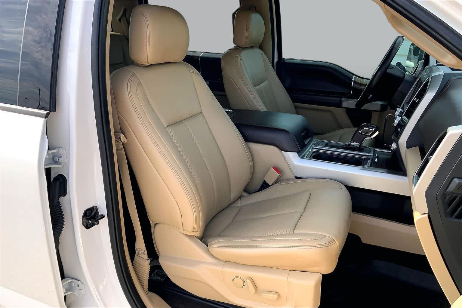 Used 2019 White Platinum Metallic Tri-Coat Ford LARIAT image 9