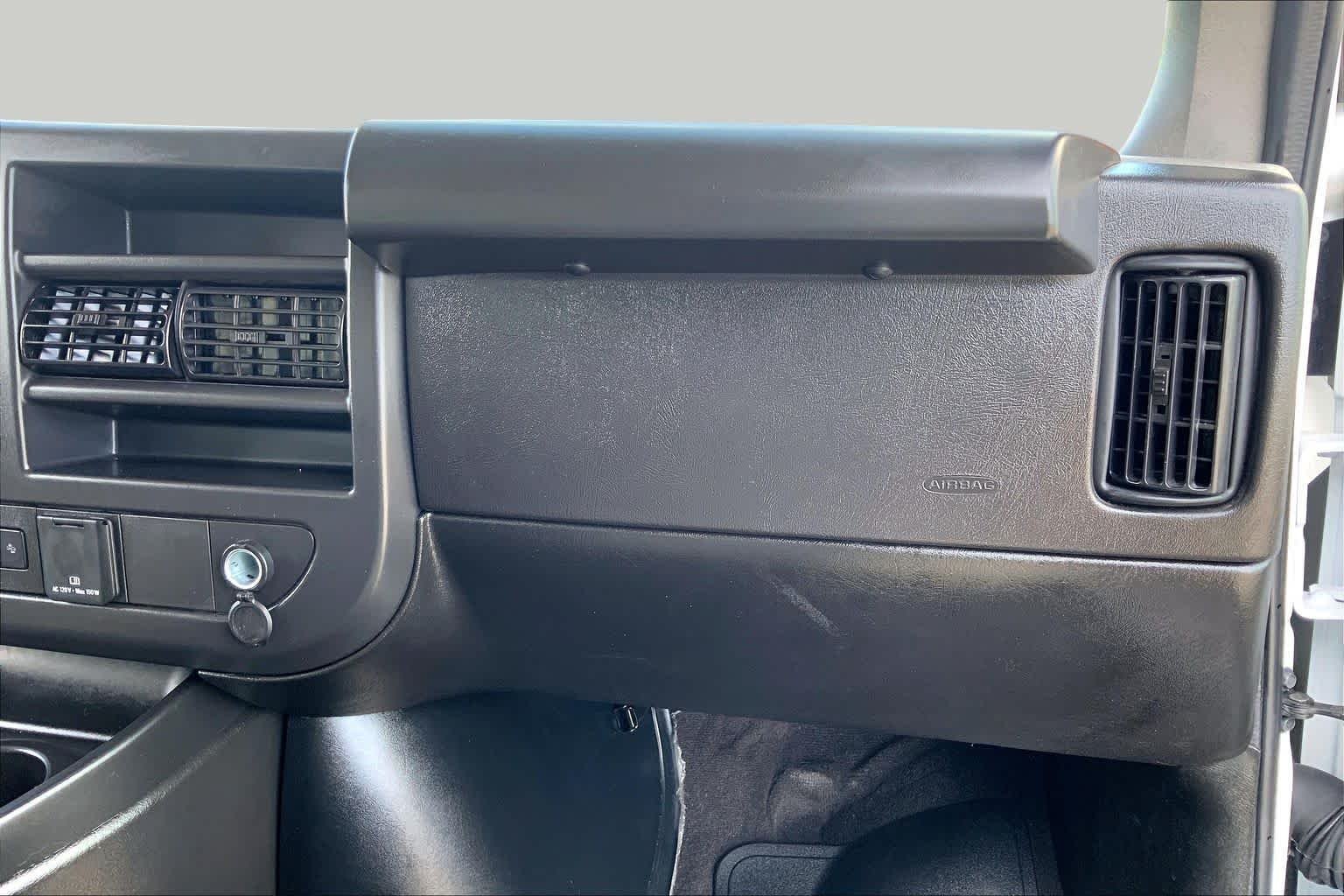 Used 2025 Summit White GMC LT image 18