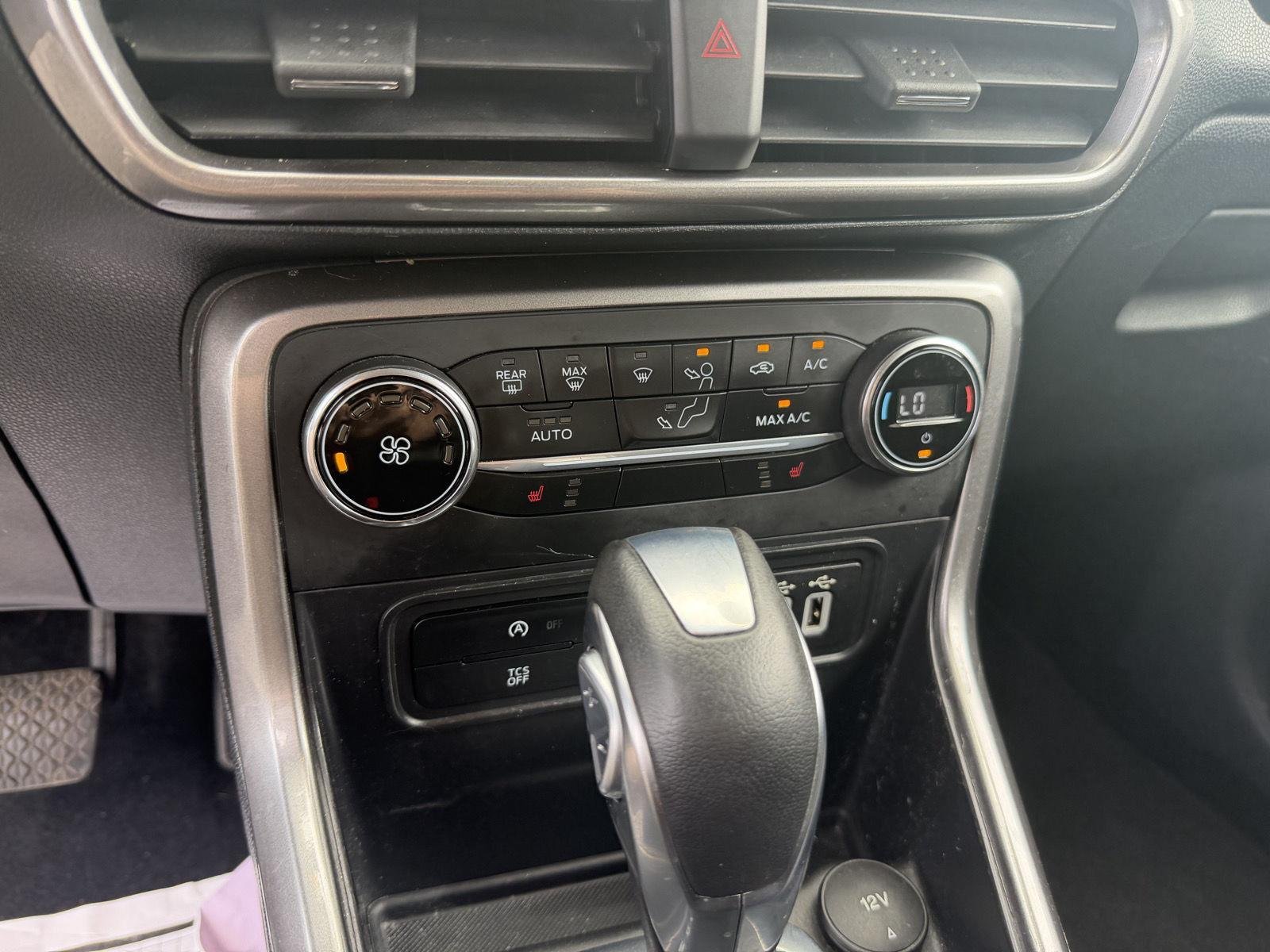 Used 2020 Shadow Black Ford SE image 16