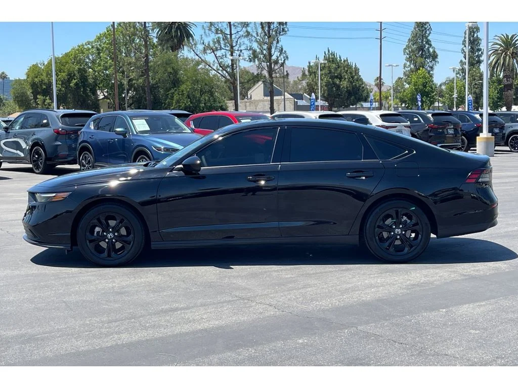 Certified Used 2025 Crystal Black Pearl Honda SE image 2