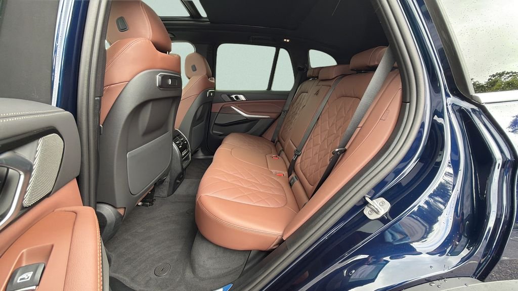 New 2026 Tanzanite Blue II Metallic BMW xDrive50e image 29