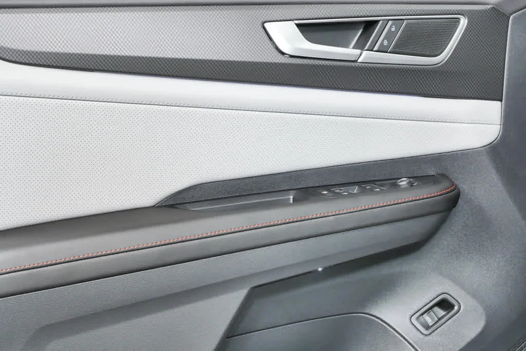 New 2026 Opal White Pearl Volkswagen 2.0T Peak Edition image 6