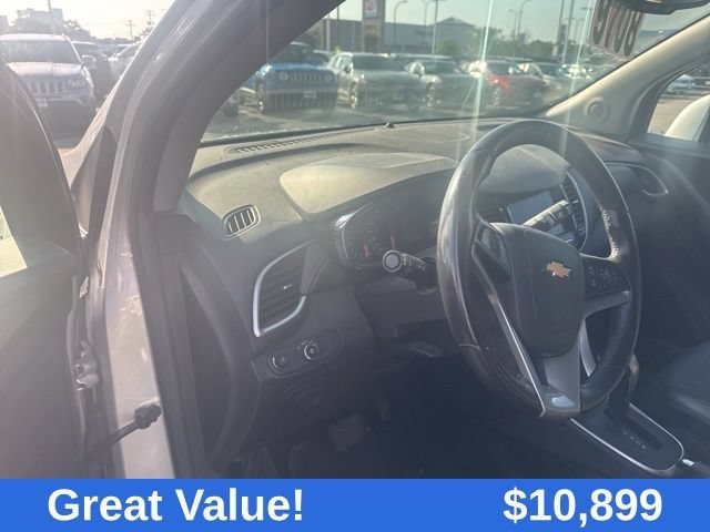Used 2018 SILVER ICE METALLIC Chevrolet LT image 33