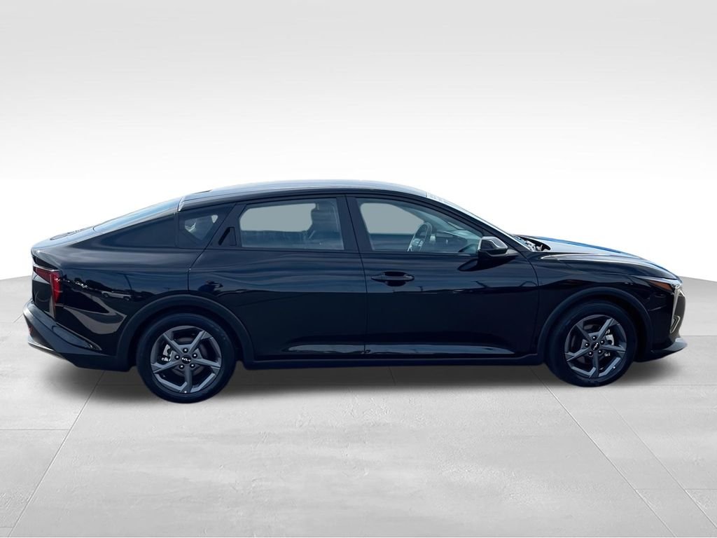 Used 2025 Black Kia LXS image 9