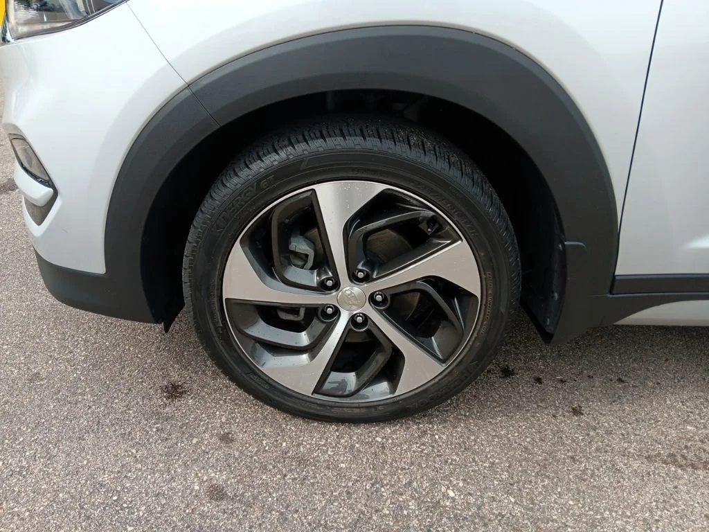 Used 2018 Molten Silver Hyundai Limited image 12