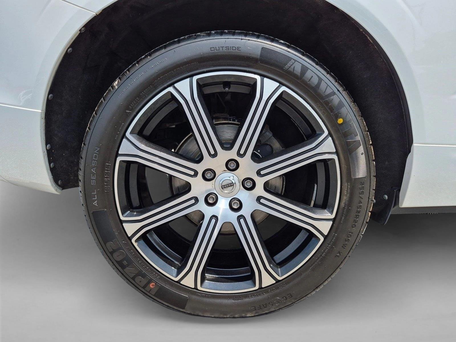 Used 2018 Crystal White Metallic Volvo Inscription image 25