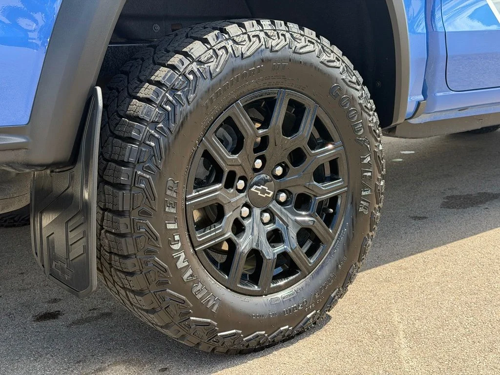 Used 2025 Blue Chevrolet Trail Boss image 23