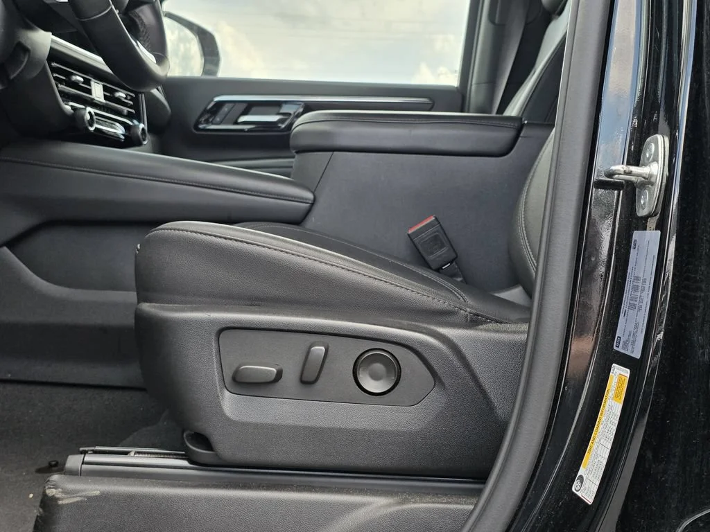 Used 2025 Black Chevrolet LT image 24