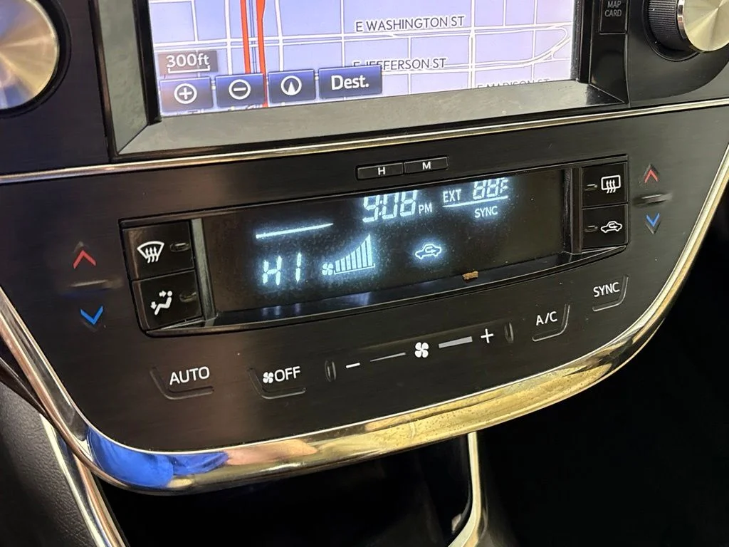 Used 2015 Gray Toyota XLE Touring image 32