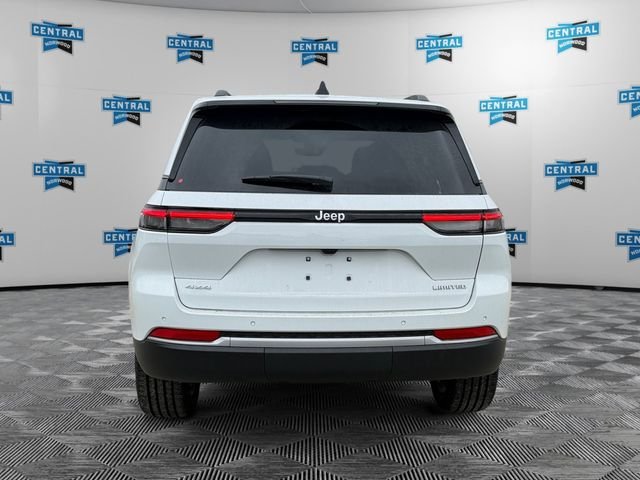 New 2026 Bright White Clear-Coat Exterior Paint Jeep Limited image 4