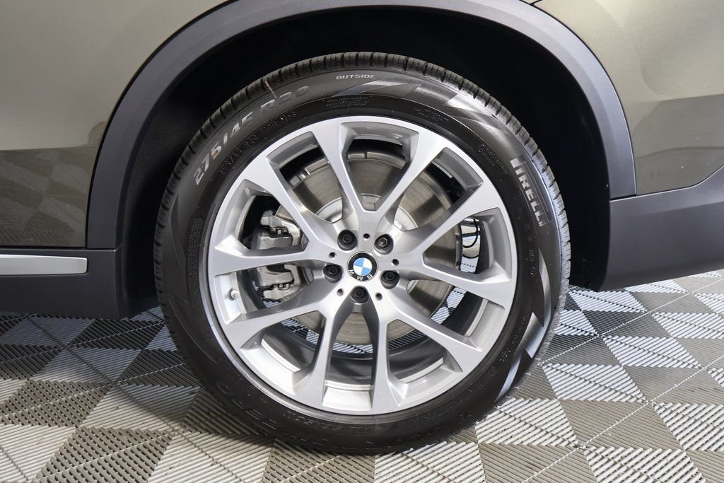 New 2026 Green Metallic BMW xDrive50e image 10