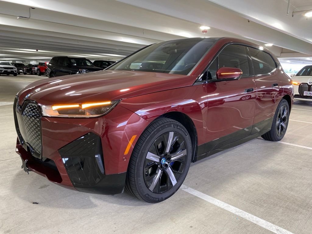 2024 BMW iX xDrive50's photo
