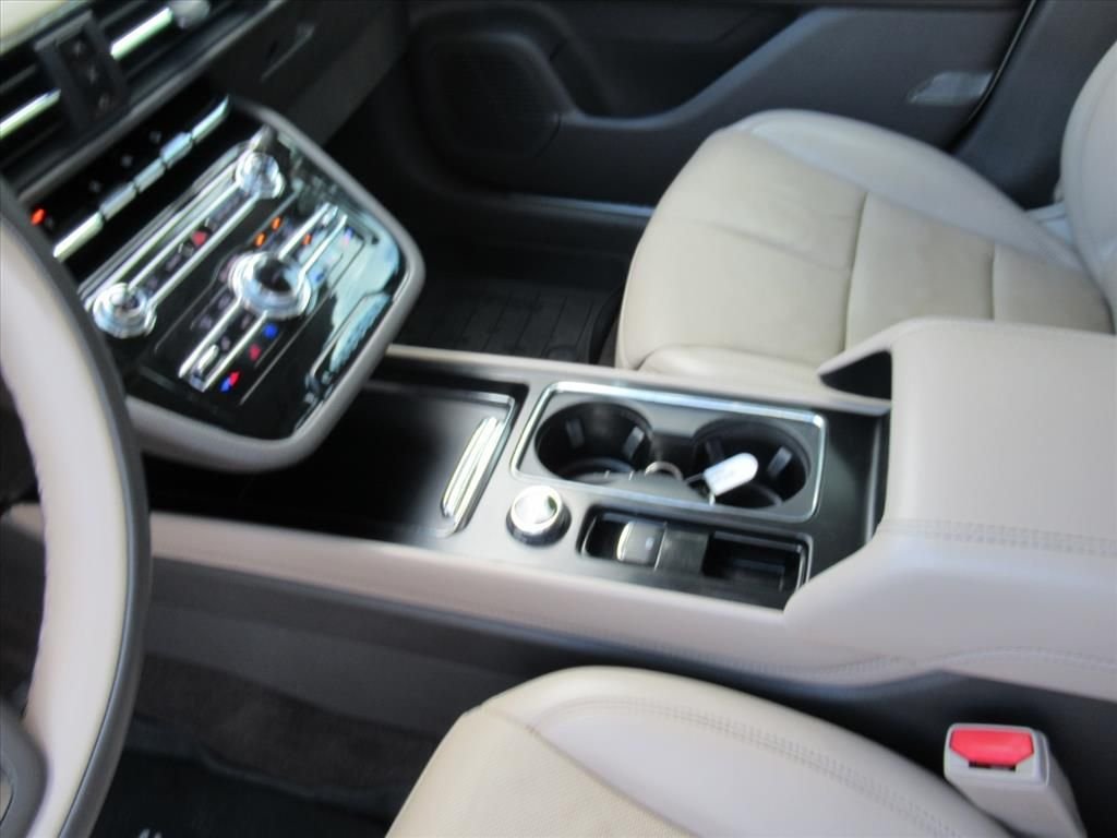 Used 2022 White Lincoln Standard image 18