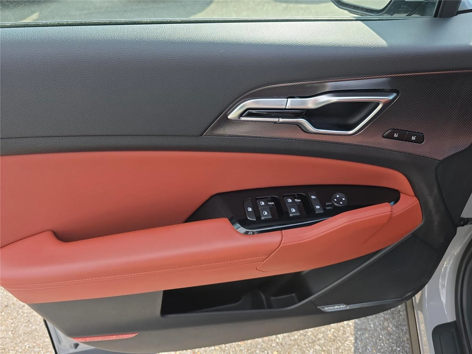 Used 2025 Wolf Gray Kia SX-Prestige image 28