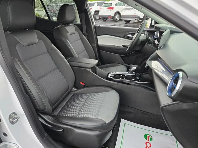 Used 2025 White Chevrolet LT image 24