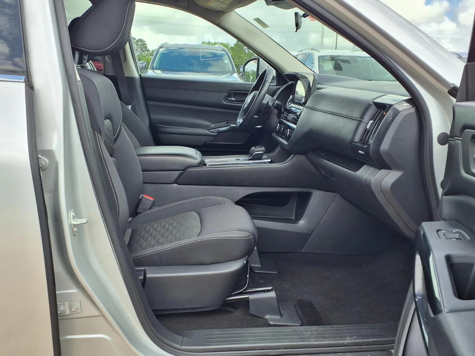 Used 2024 Silver Nissan SV image 7