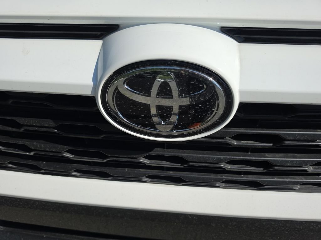 2025 Toyota RAV4 LE - Photo 6