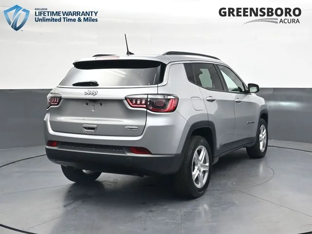 Used 2023 Silver Jeep Latitude image 5