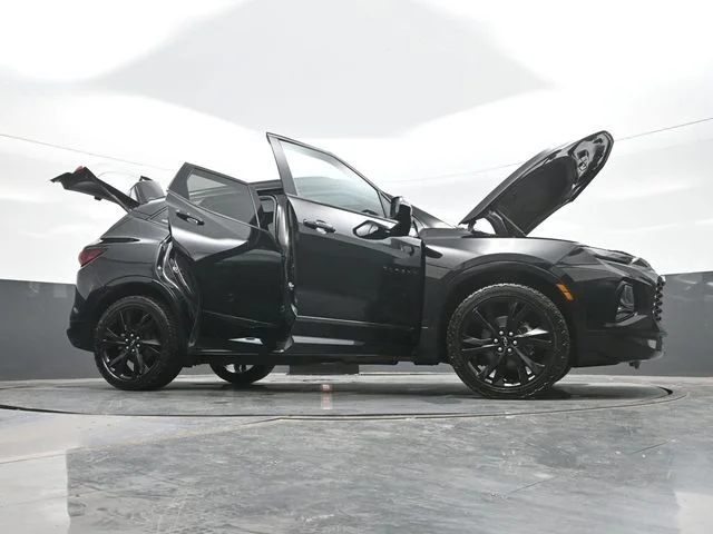Used 2022 Black Chevrolet RS image 31