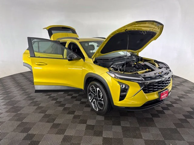 Used 2025 Yellow Chevrolet 2RS image 20
